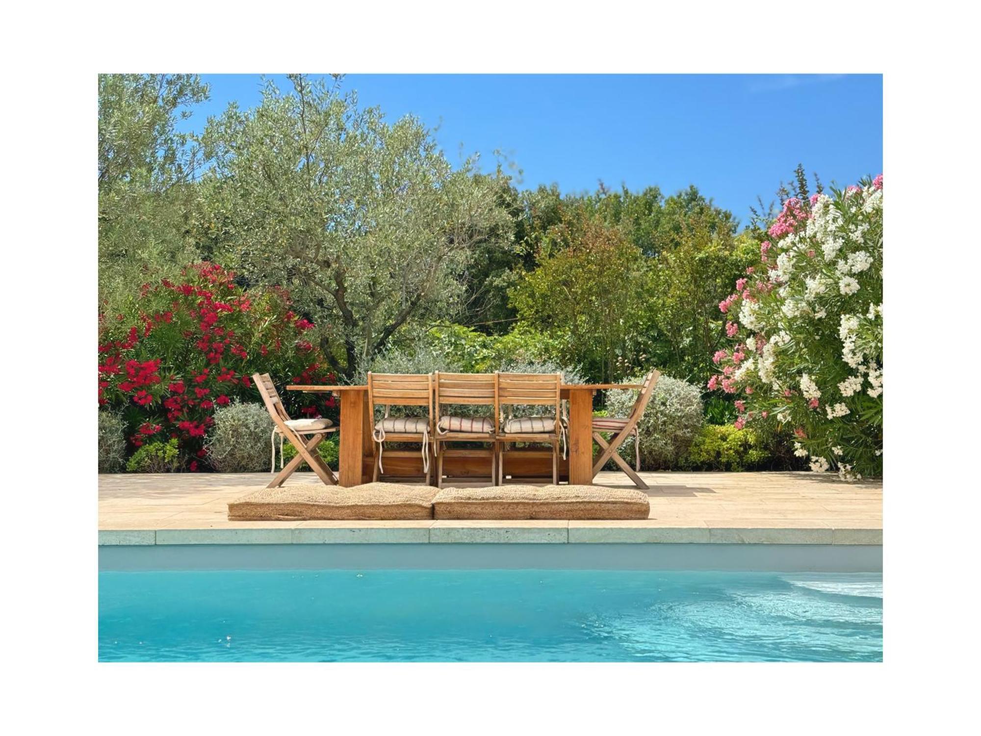 Les Jardins De Sitaara Bed & Breakfast Cucuron Dış mekan fotoğraf